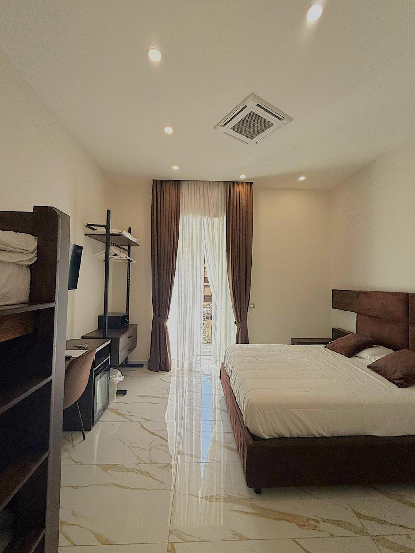 Hotel Auroom Nápoles