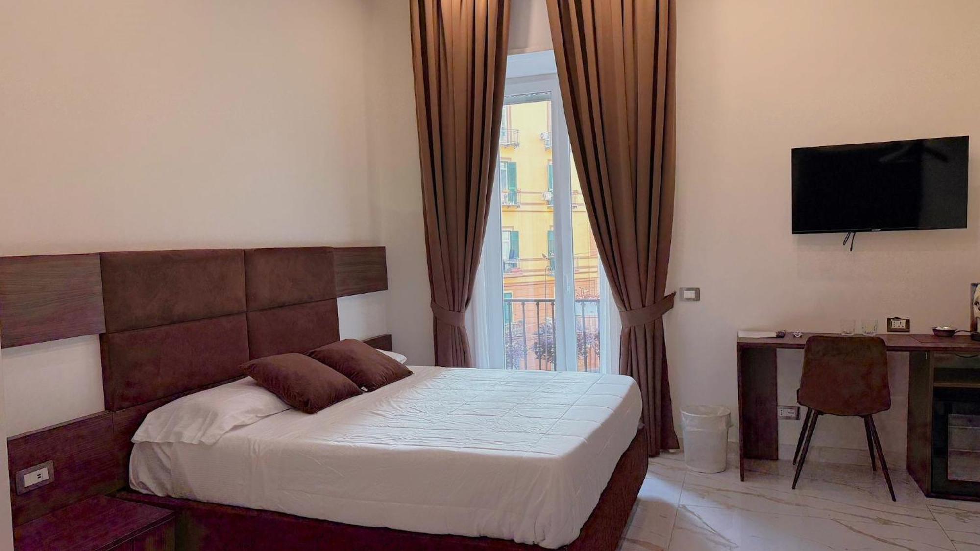 Auroom Naples