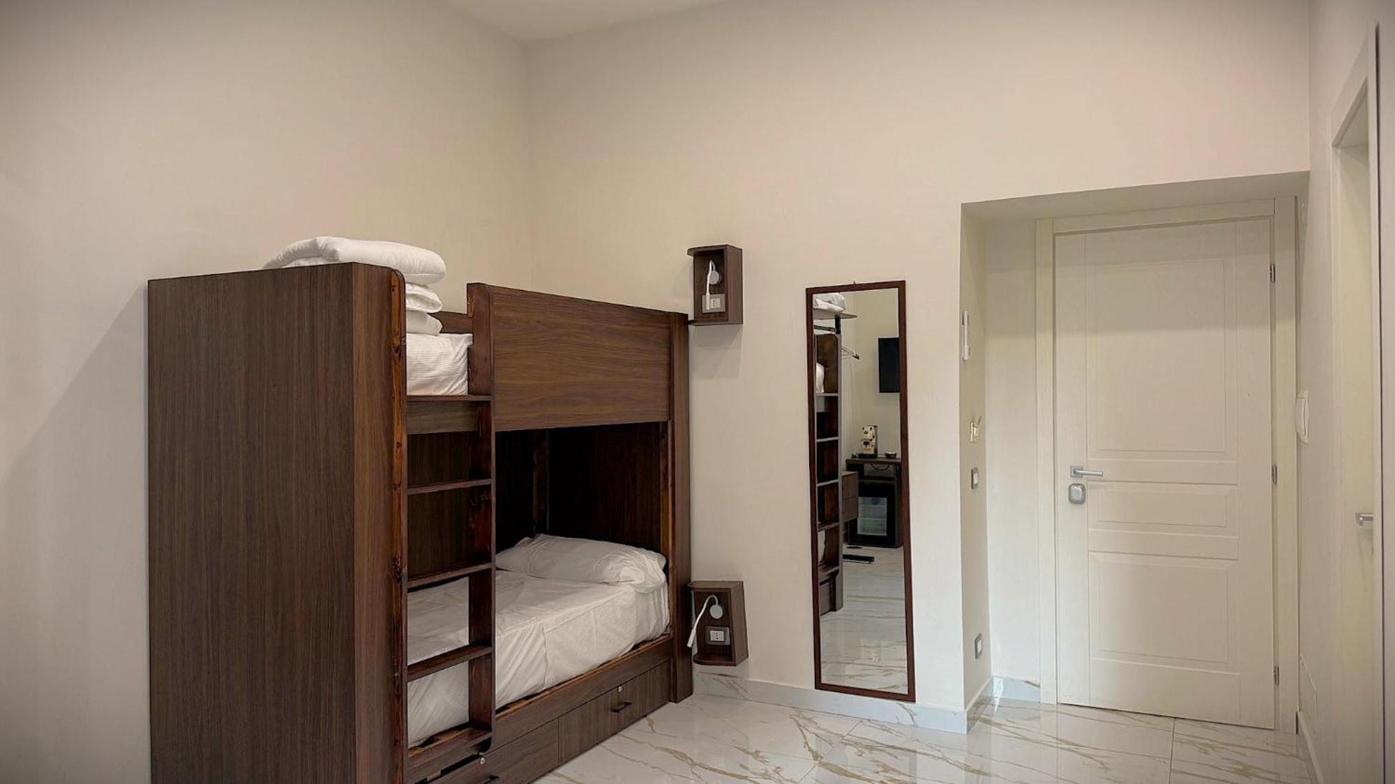 Auroom Hotel *