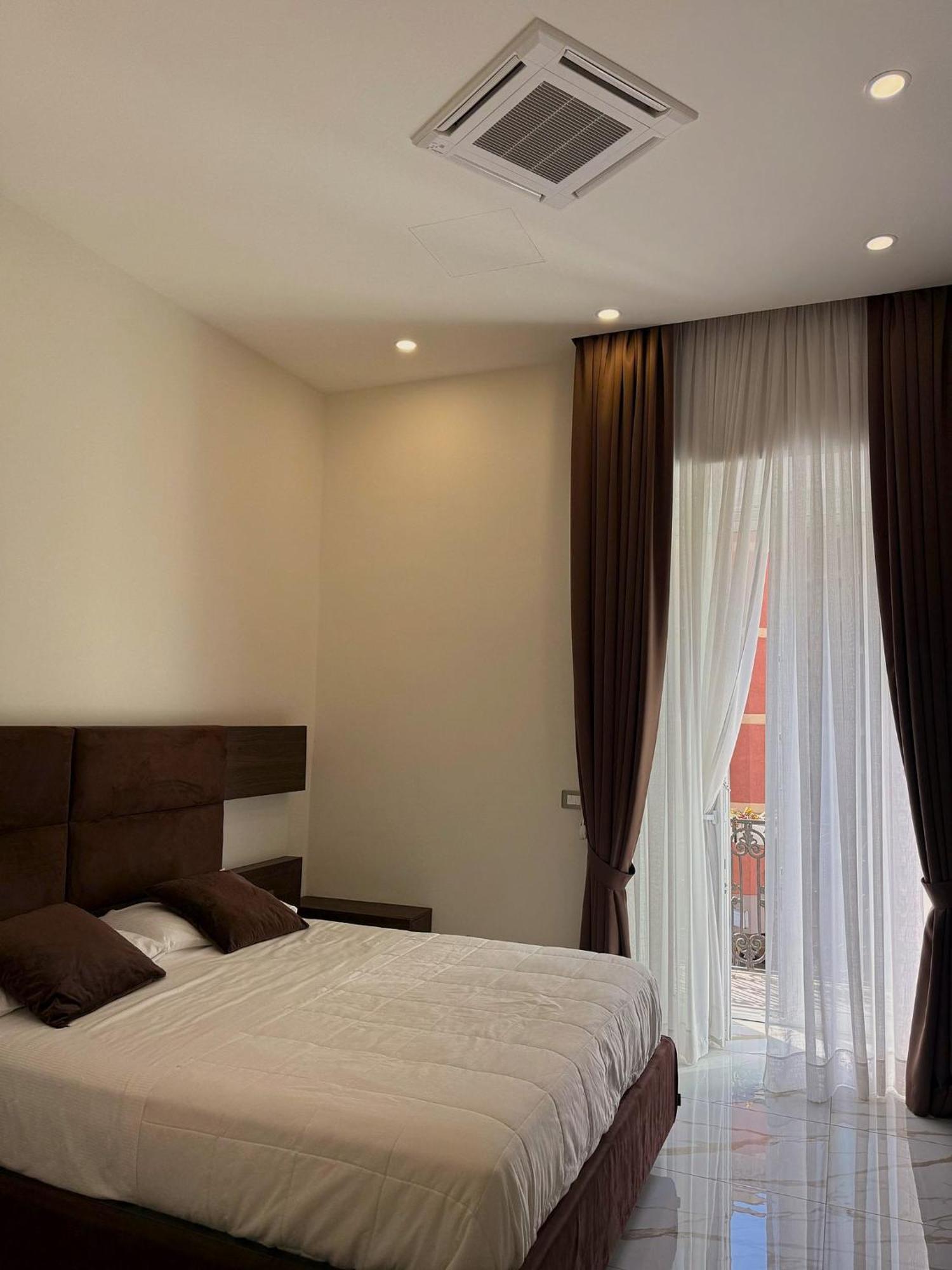 Auroom Naples